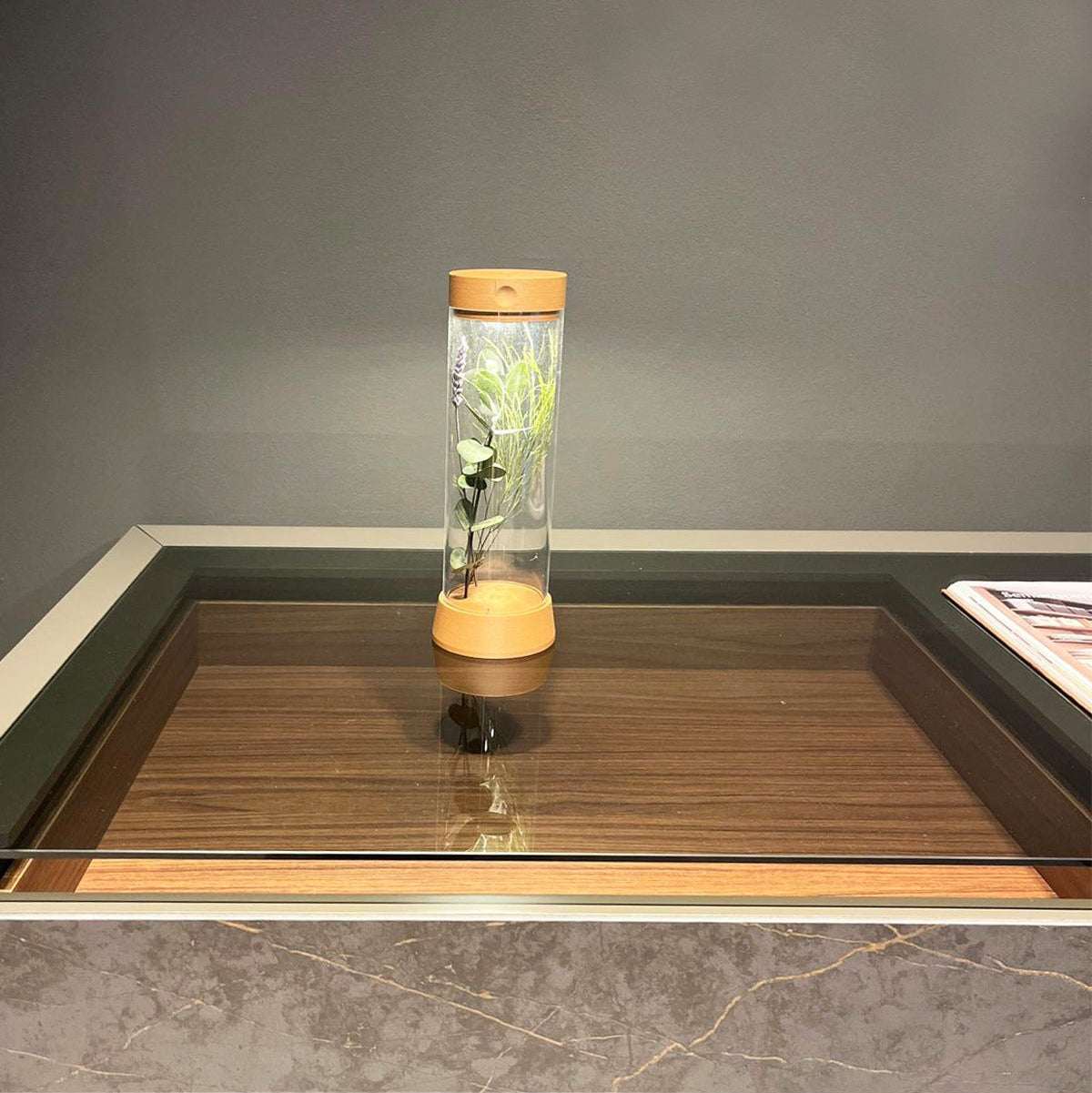 Lámpara de mesa recargable EOS, iluminación LED sostenible - Kaimok Design