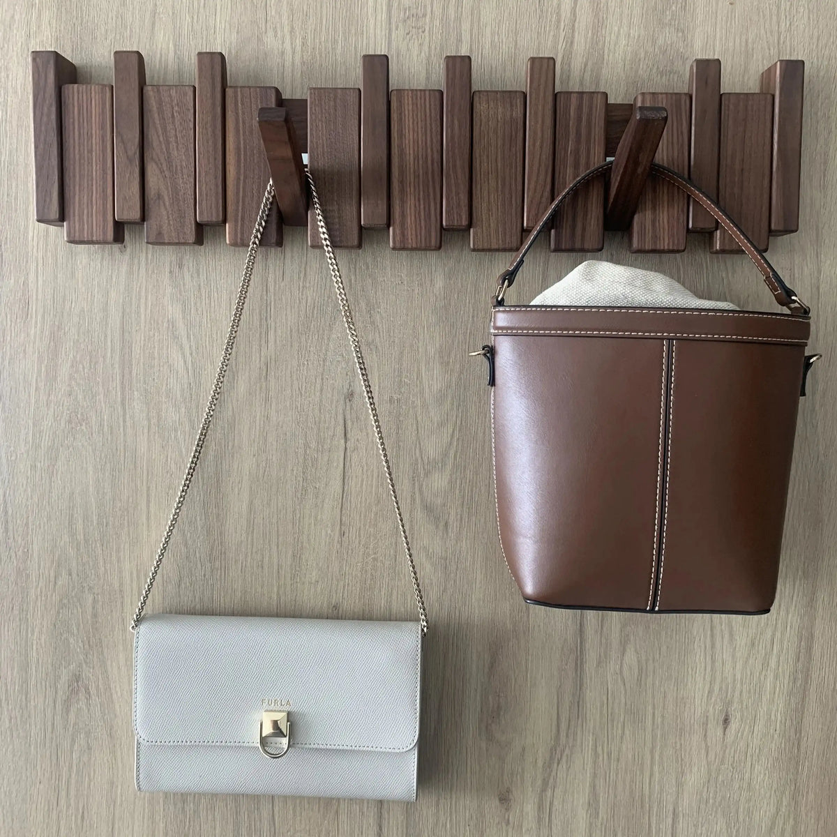 Perchero de pared Verona madera natural – colgador plegable escandinavo - Kaimok Design