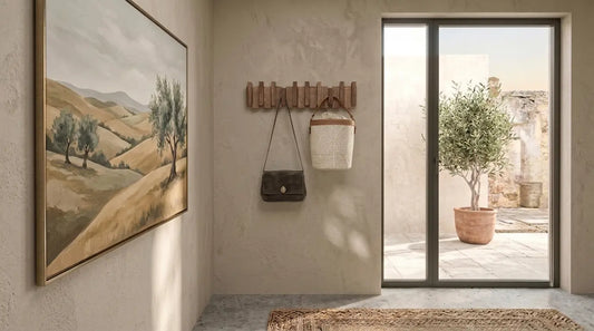 Perchero de pared de madera en entrada de hogar - kaimok design