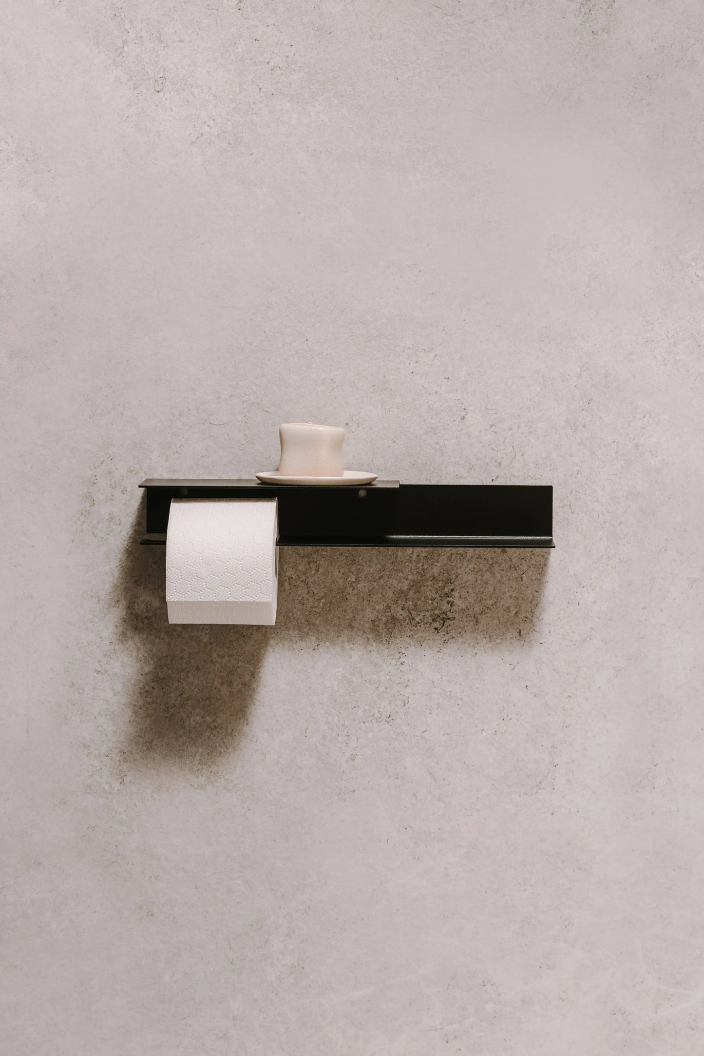 Berno toilet roll holder – Functional elegance with integrated shelf