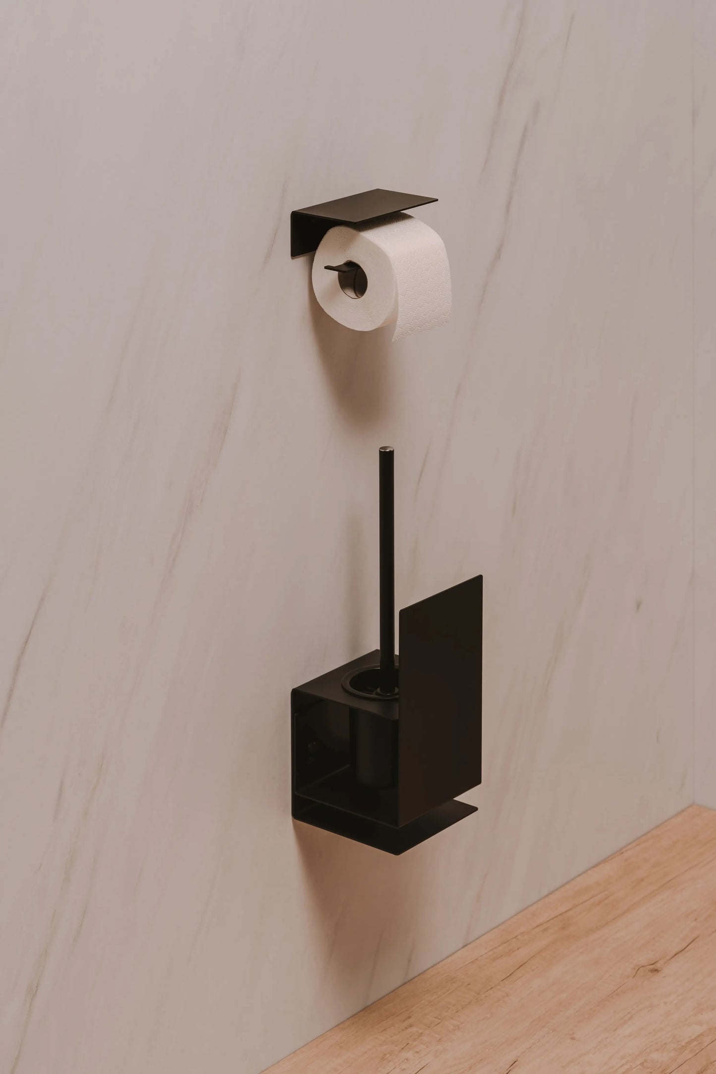 Berno toilet roll holder – Functional elegance with integrated shelf