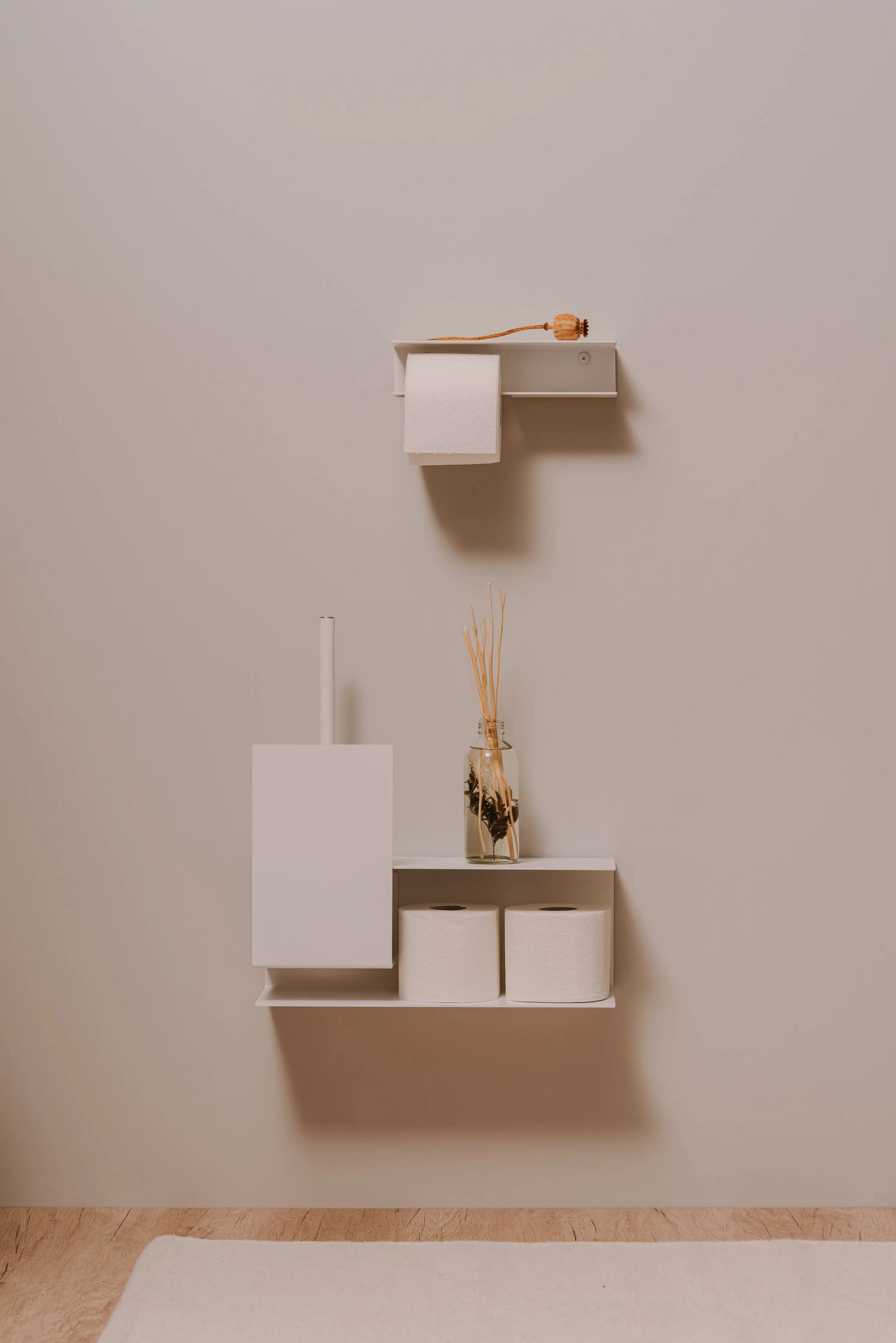 Berno toilet roll holder – Functional elegance with integrated shelf
