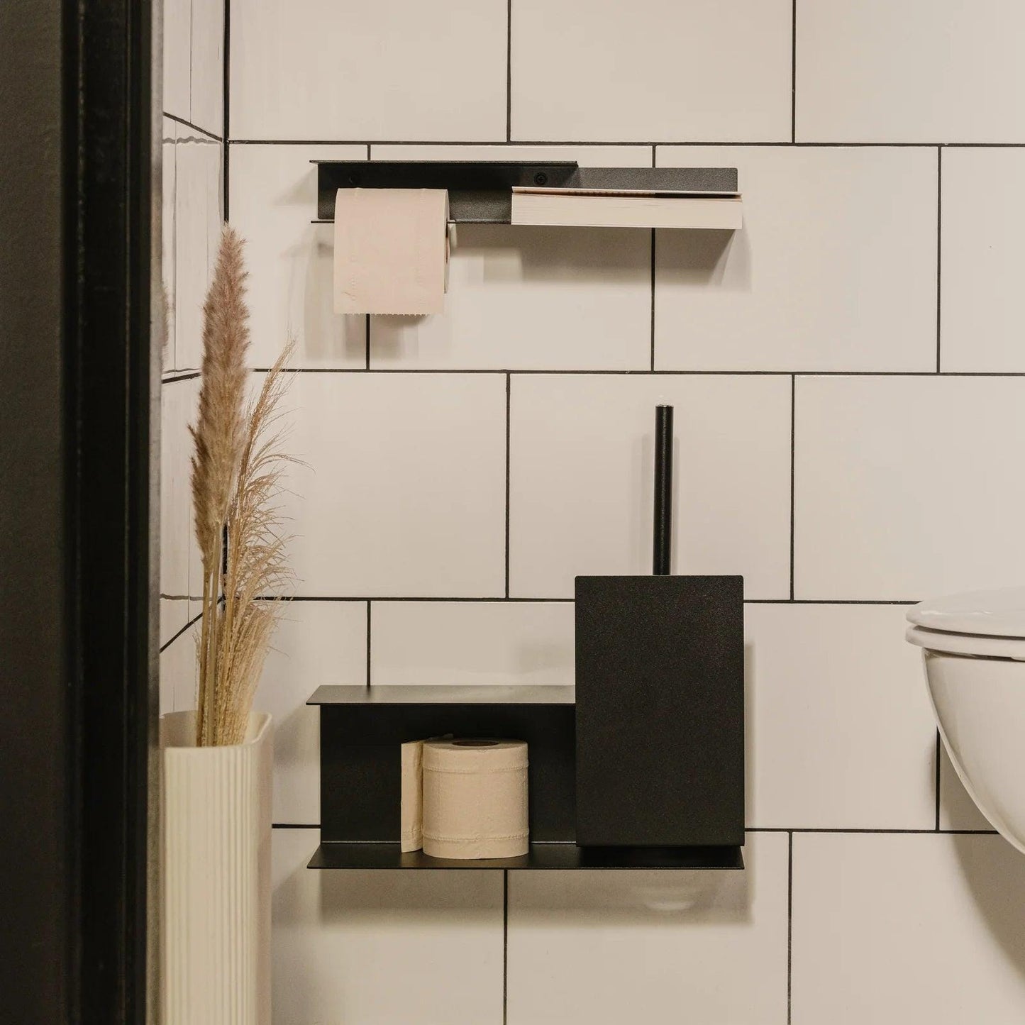 Escobillero Lugano negro L – escobillero pared baño moderno + portarollo berno – Kaimok Design
