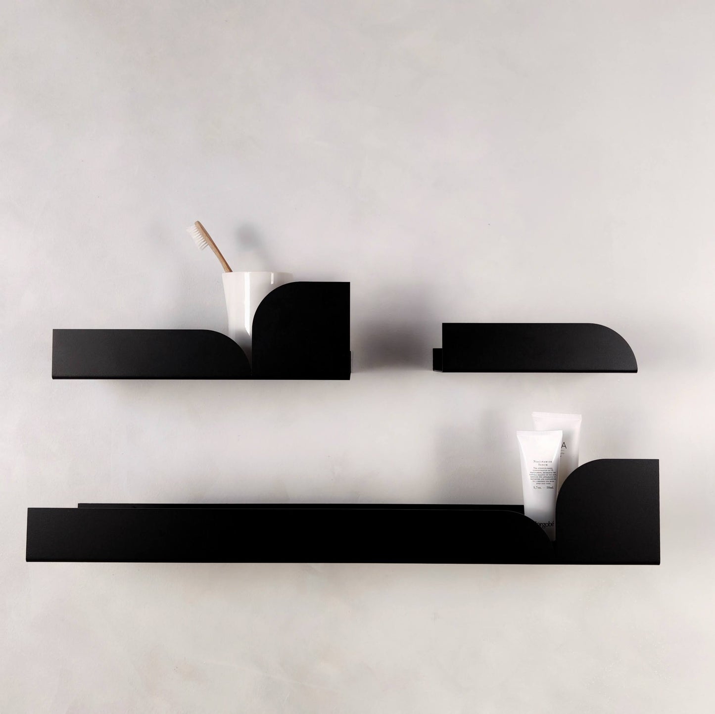 Set estantes metalicos negros Torino – Diseño industrial en acero inoxidable Kaimok Design