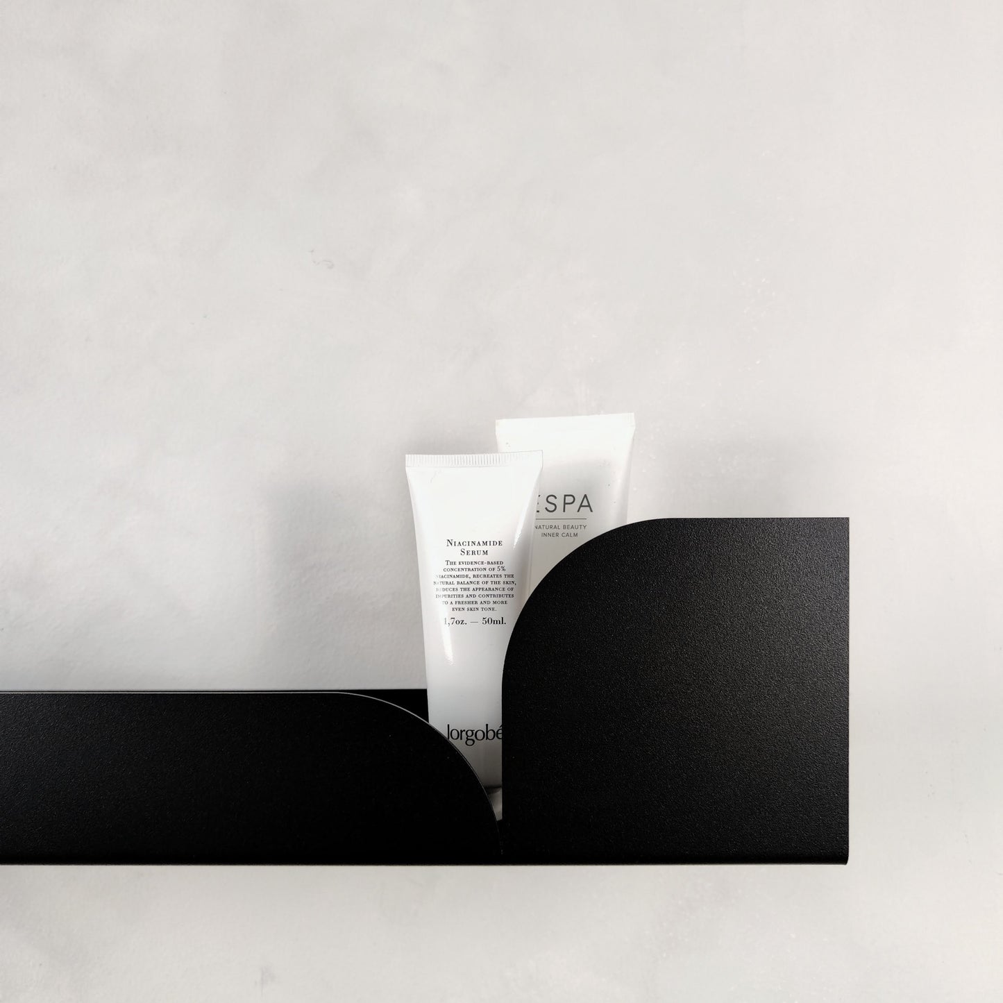Estantería metálica mediana Torino negro mate – repisa flotante de pared – Kaimok Design