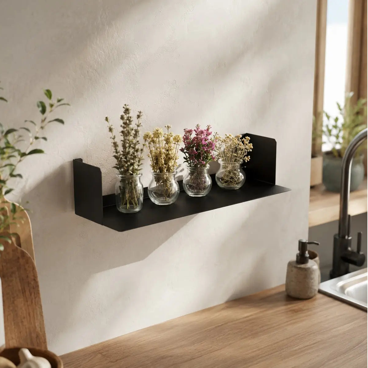 Estantería de pared metálica Bergamo – repisa flotante para libros - Kaimok Design