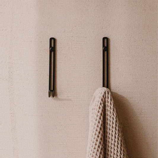 Gancho Malmo negro – percha de pared metal – vista frontal – Kaimok Design