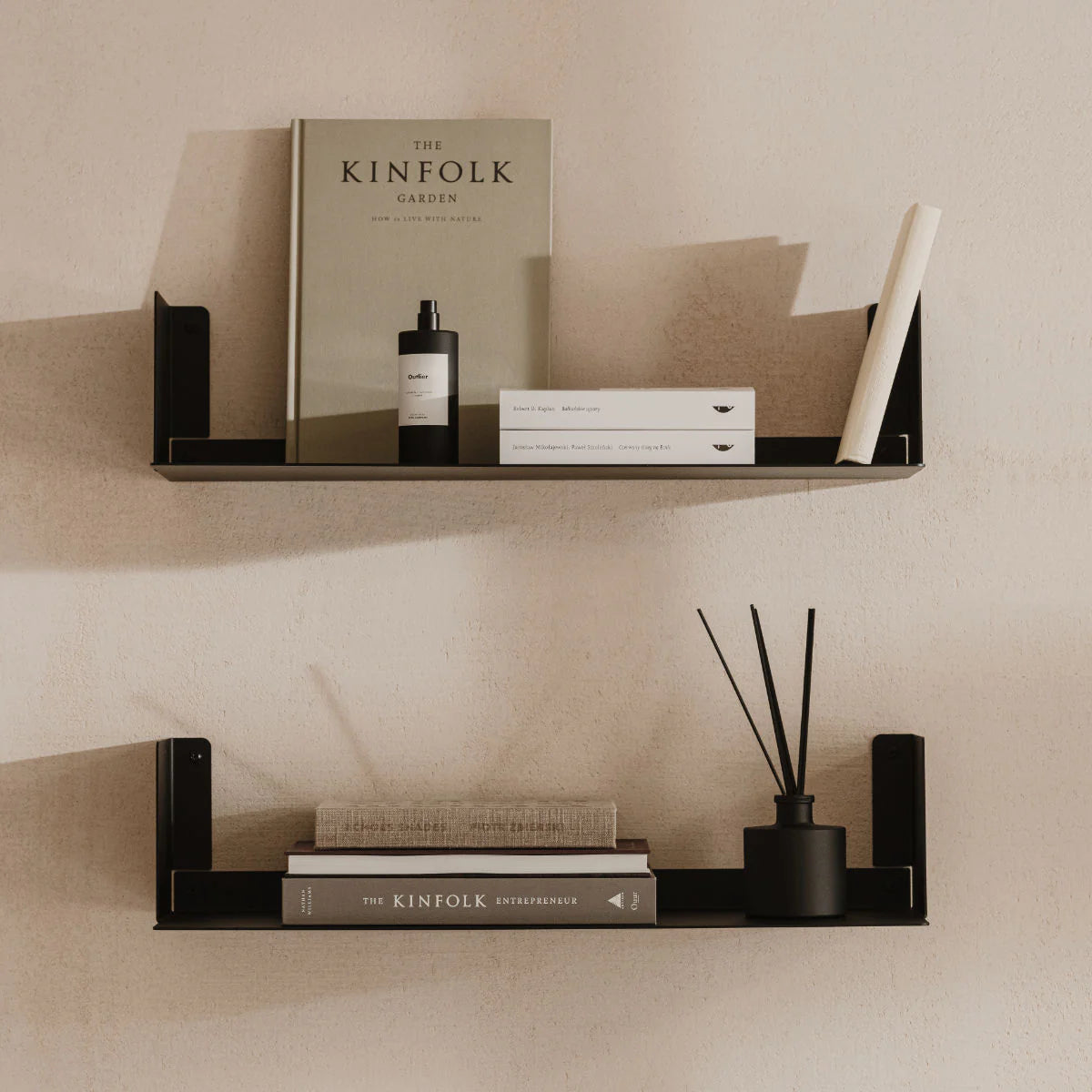 Estantería de pared metálica Bergamo – repisa flotante para libros - Kaimok Design