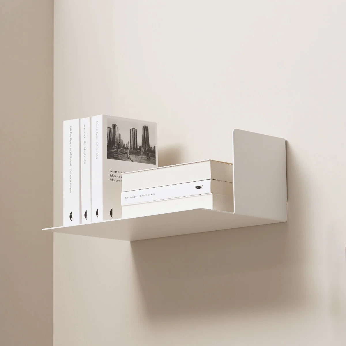 Estantería de pared metálica Bergamo – repisa flotante para libros - Kaimok Design