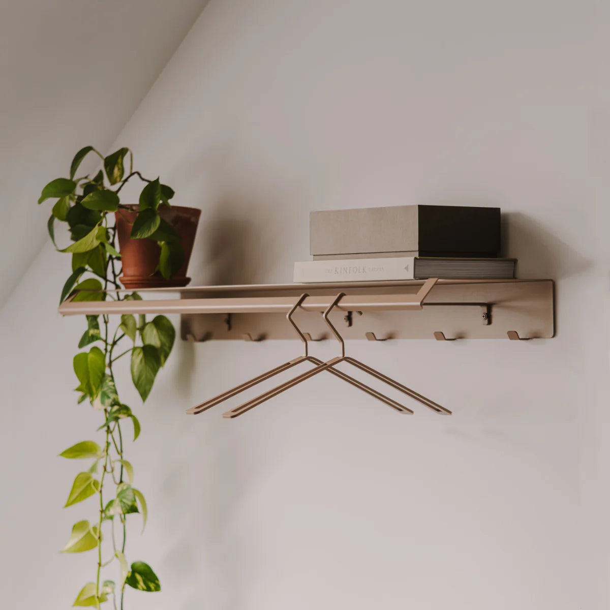Perchero de pared Ibiza – colgador de pared con estante y ganchos - Kaimok Design