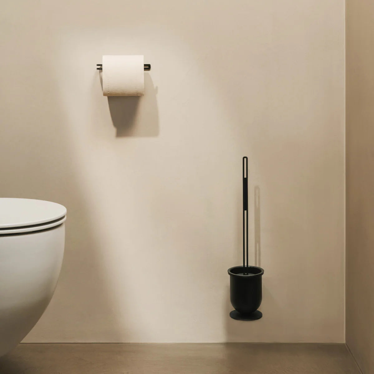 Escobillero Lund – portaescobillas baño de pared o suelo Kaimok